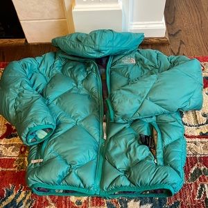 The north face girls down 550 hooded jacket reversible size 14/16 blue purple
